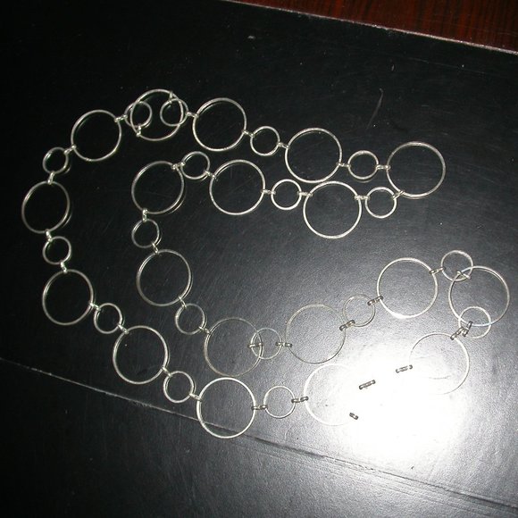 Circles Chain Necklace - Picture 4 of 4